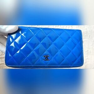 Authentic Chanel Gusset Zip Wallet with box Patent Leather. Pre-loved. GUC.